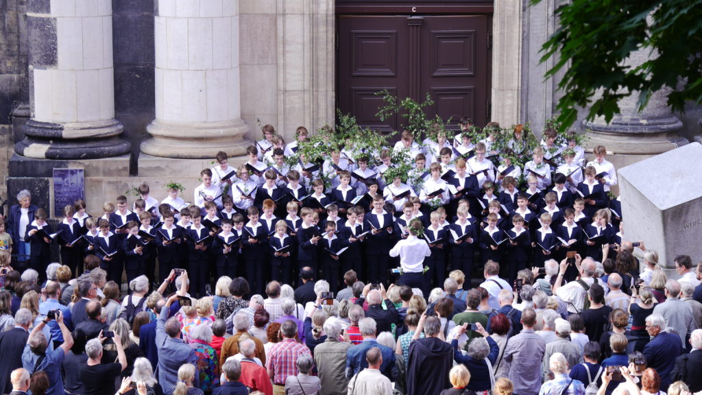 Pfingsten in Dresden | Pfingstvesper des Dresdner Kreuzchores | 23. Mai 2026 2 Dresdner Kreuzchor zu Pfingsten, Kurrendesingen am Portal C