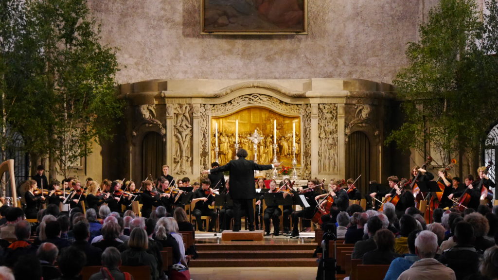 Dresdner Jugendsinfonieorchester | Konzert mit ukrainischen Schülern | 29.10.2025 | Eintritt frei 2 Sinfoniekonzert des Dresdner Jugendsinfonieorchesters am Heinrich Schütz Konservatorium