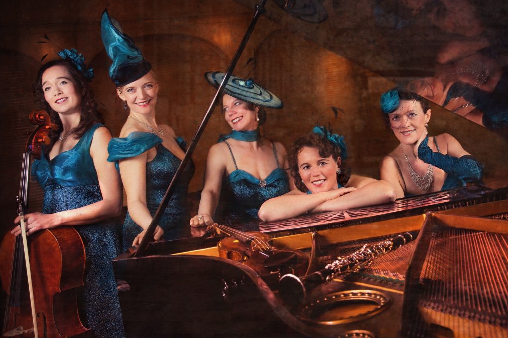 Dresdner Salondamen im Konzert in der Kreuzkirche Dresden