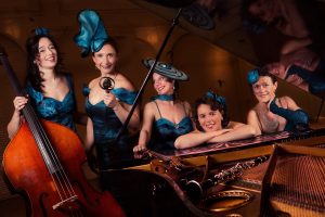 Dresdner Salondamen im Konzert in der Kreuzkirche Dresden